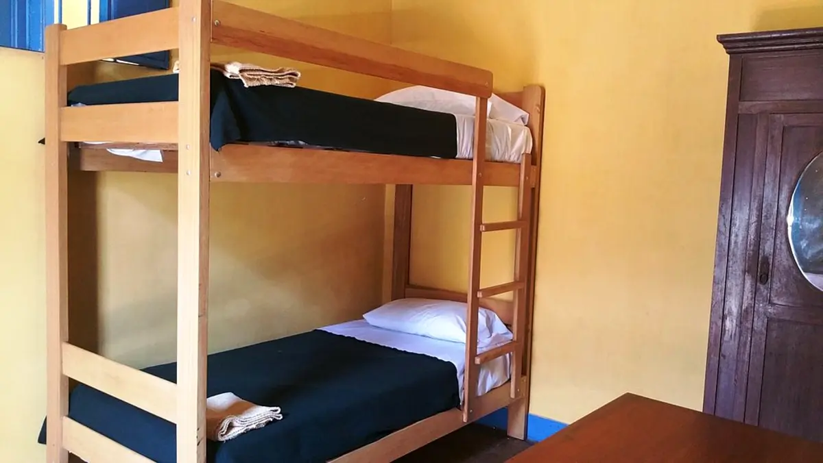 Habitación tradicional con literas, para grupos y familias