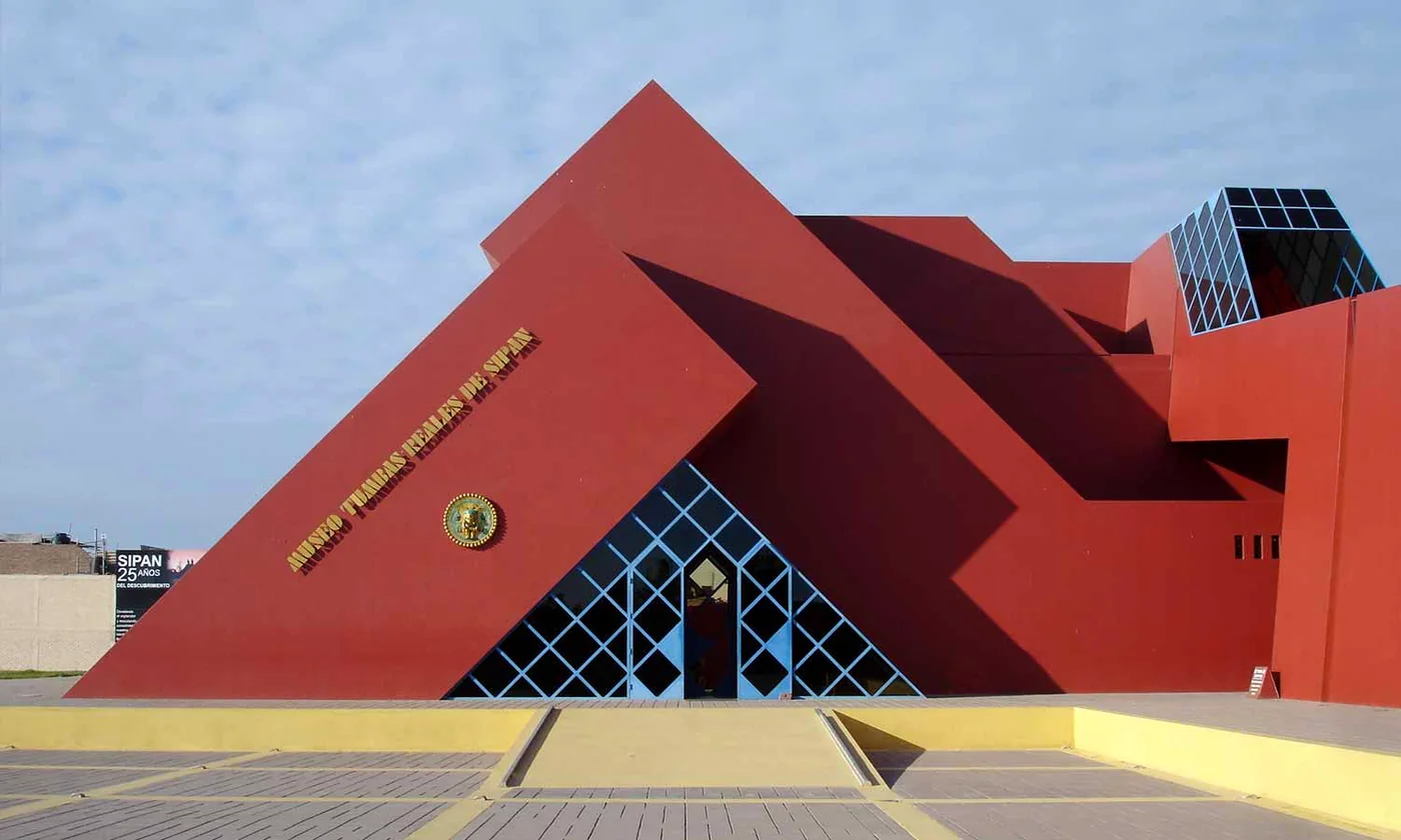The Royal Tombs of Sipán Museum seen from the front, in Lambayeque