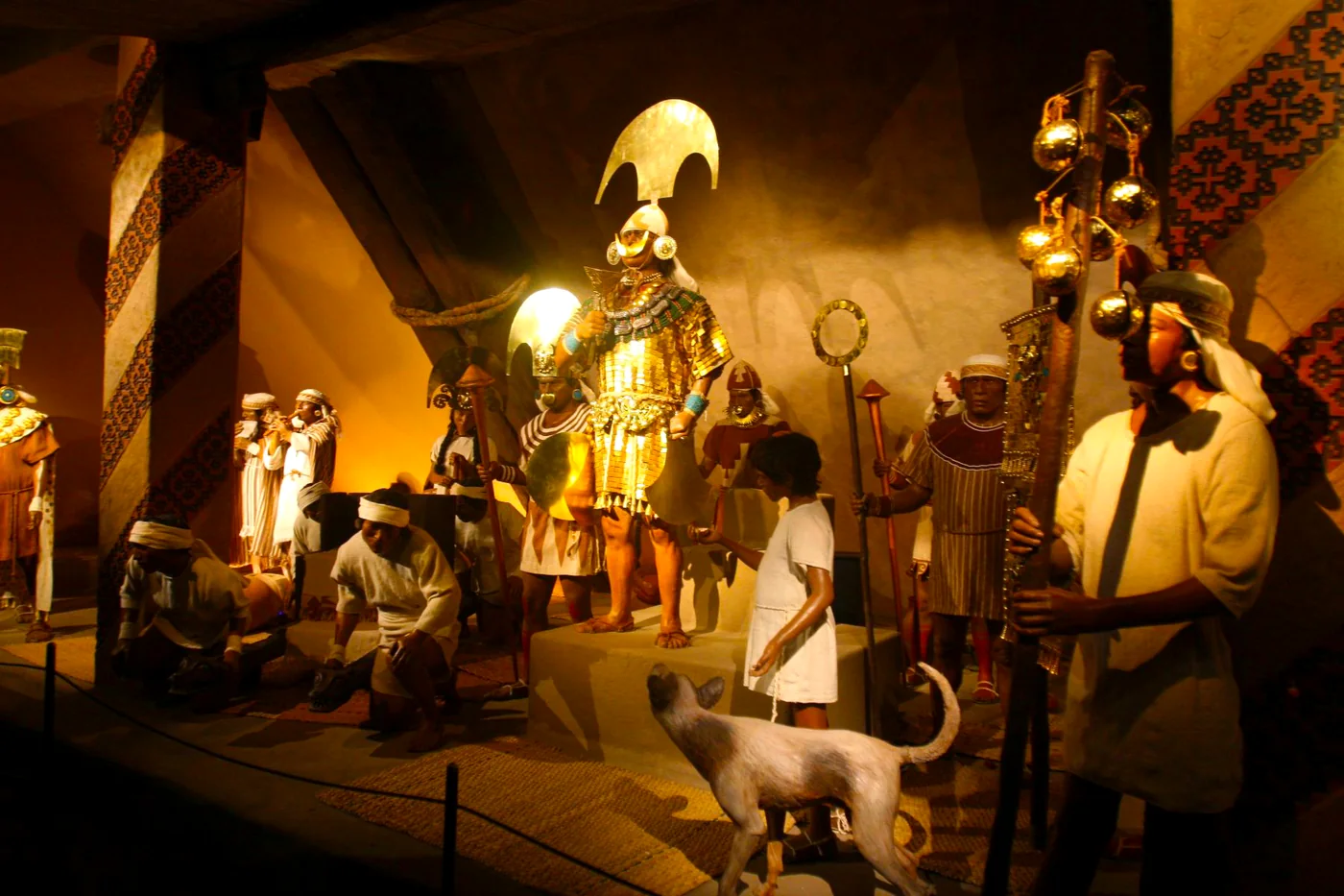 Room at the Royal Tombs of Sipán Museum, with the cases lit
