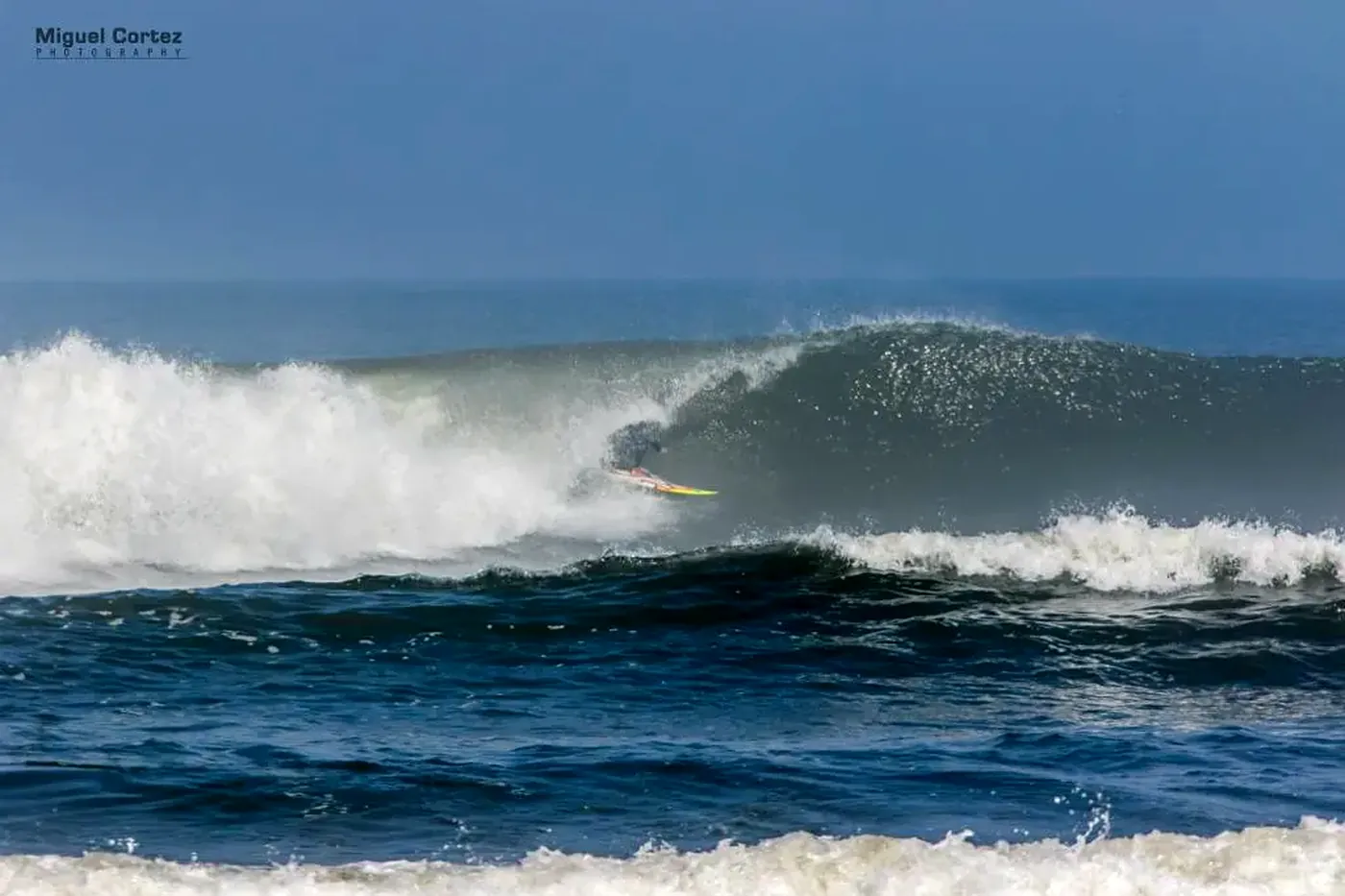 The left at El Faro breaking hard off the point of Pacasmayo